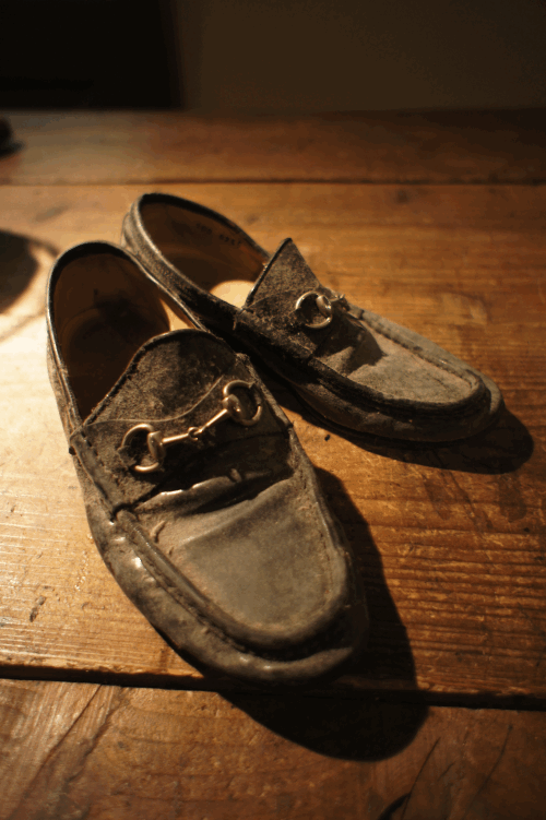 靴修理・注文靴Bontàブログ ベトベト・ドロドロ・カビカビなグッチのエナメルビットローファーをピカピカにする。