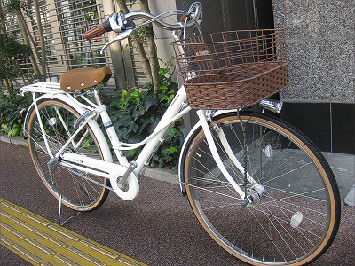 かわいい愛車 レトロスタイル通学用自転車