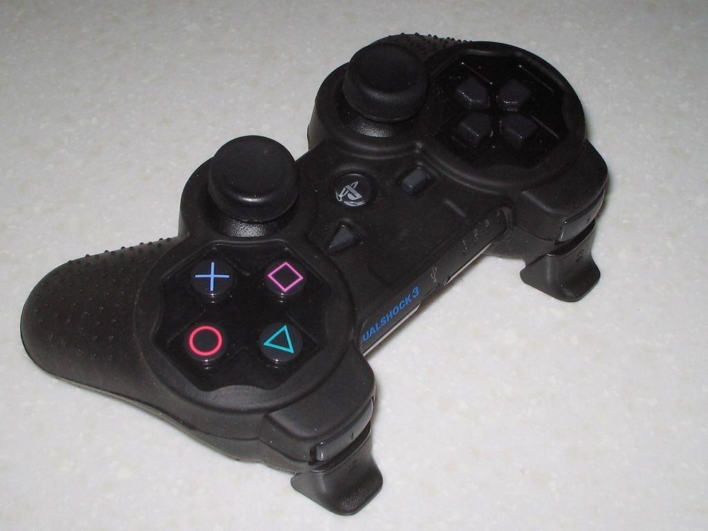 PS3 コントローラーにキズ・汚れ防止とグリップがよくなるゴムカバーを 
