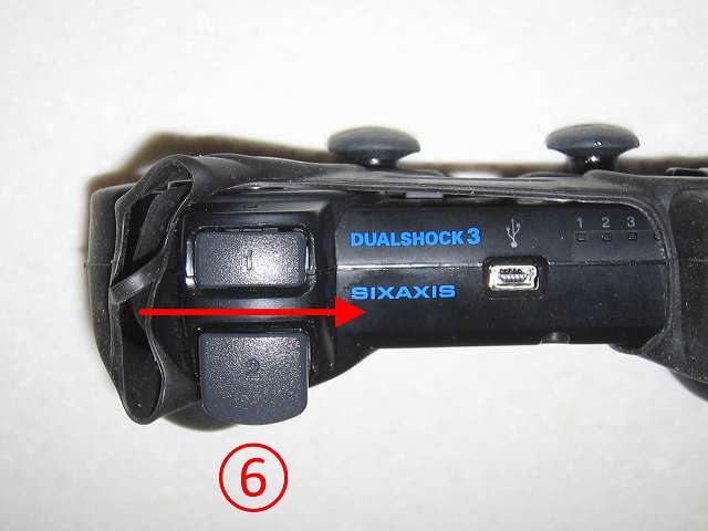 BeryKoKo PlayStation3 DUALSHOCK3 対応 ゴムカバー を DUALSHOCK3 に装着作業、コントローラーの R1・R2 ボタン側にゴムカバーを被せて（6）、装着完了