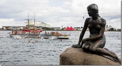 ０１【世界の快道でイク！；デンマーク(Denmark)編】童話の国のエロ美女達little-mermaid-denmark海を見つめる人魚姫の像