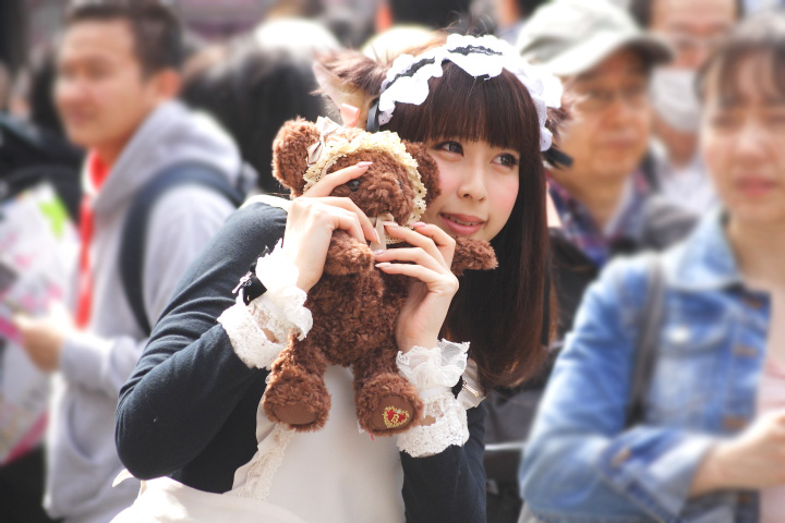 日本橋ストリートフェスタ（ストフェス）2015クマのぬいぐるみを抱いた猫耳メイドさん
